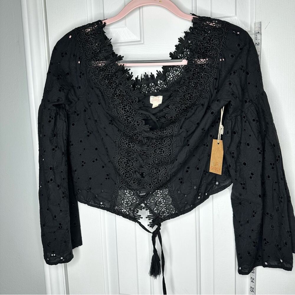 Surf Gypsy Lace up black
Crop Top Size Large new